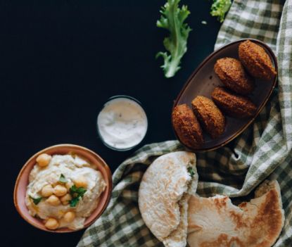 pita bread, hummus and falafel
